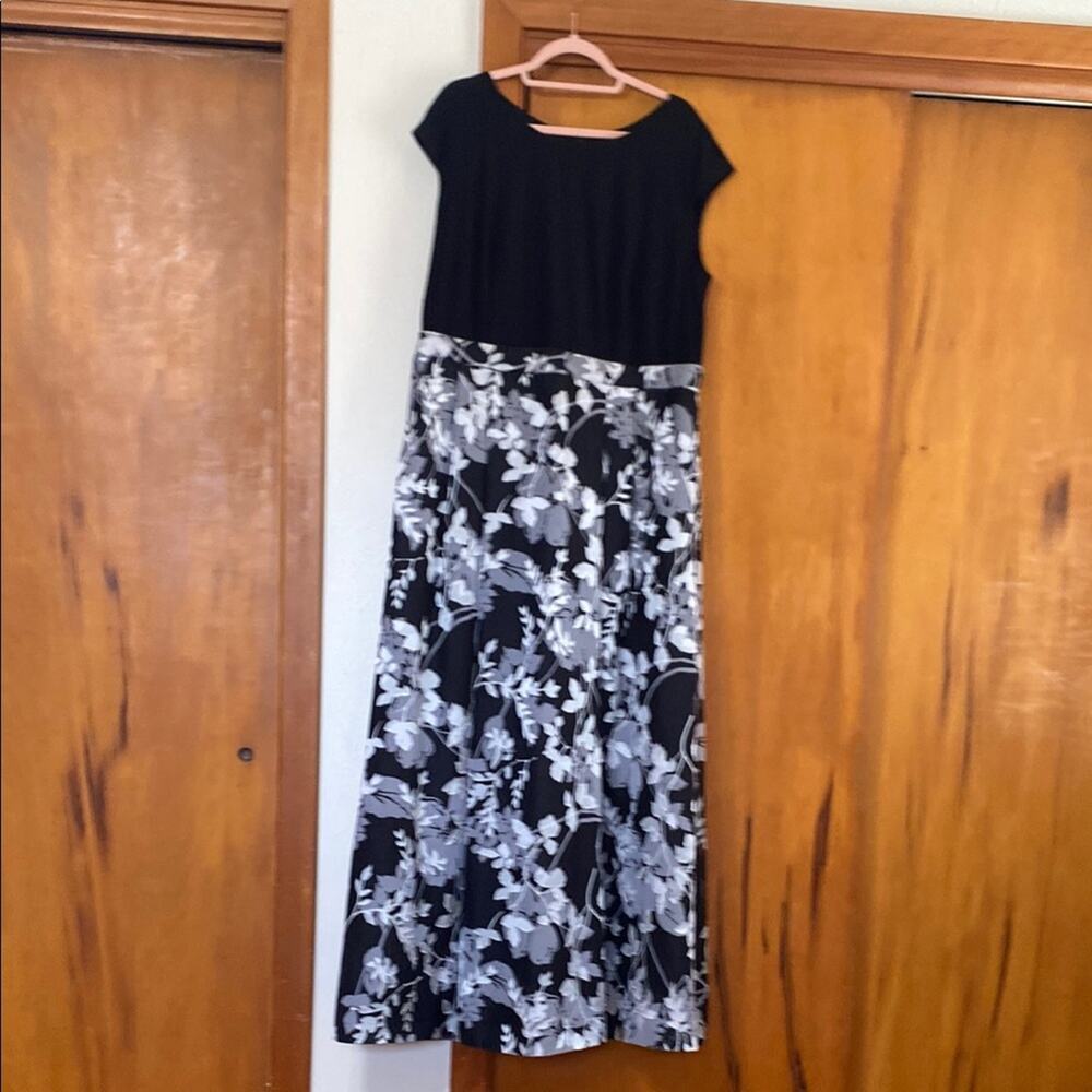 alex evenings black and white dress | Dresses | Alex Evenings Long Cap Sleeves Floral Pattern Pleated Zip 6w Color:Brick Red expertly designed for both Kenneth Cole | Contrast _okendo:syndication_key:CL136380336